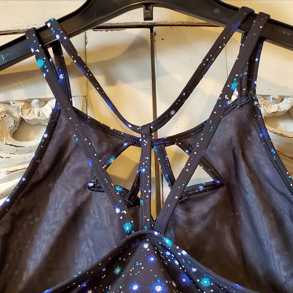 VS cutout strappy back sports bra - Picture 8 of 9